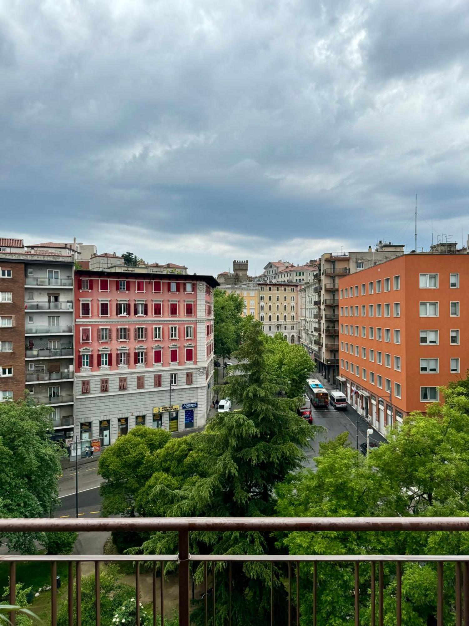 Maison Floran Appartamento In Centro A Trieste Exteriör bild